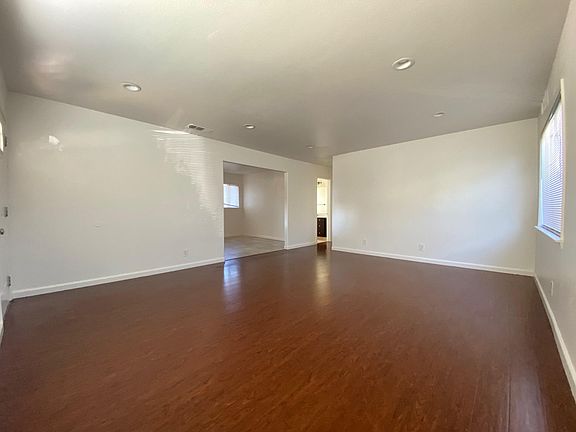 3rd image of 1214 Doncaster Way