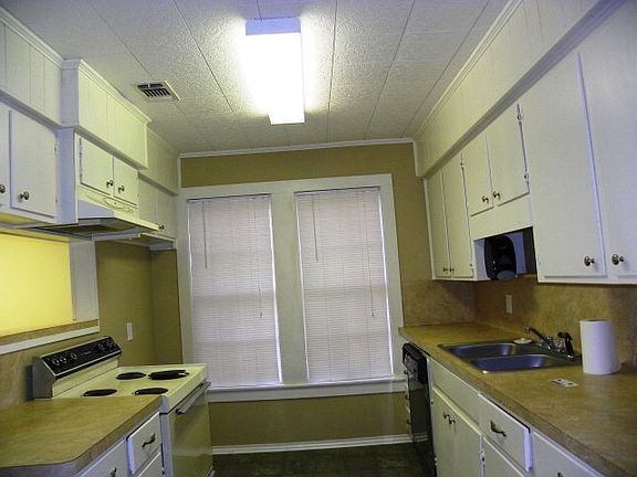 4th image of 1302 E Lufkin Ave