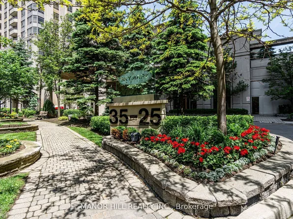 35 Kingsbridge Garden Cir #402, Mississauga, ON L5R 3Z5