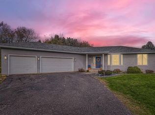 424 Brookwood Dr, Hudson, WI 54016