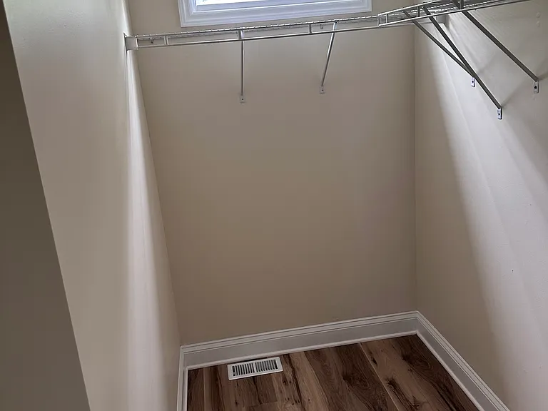 435 Pickens Ct — Photo 4