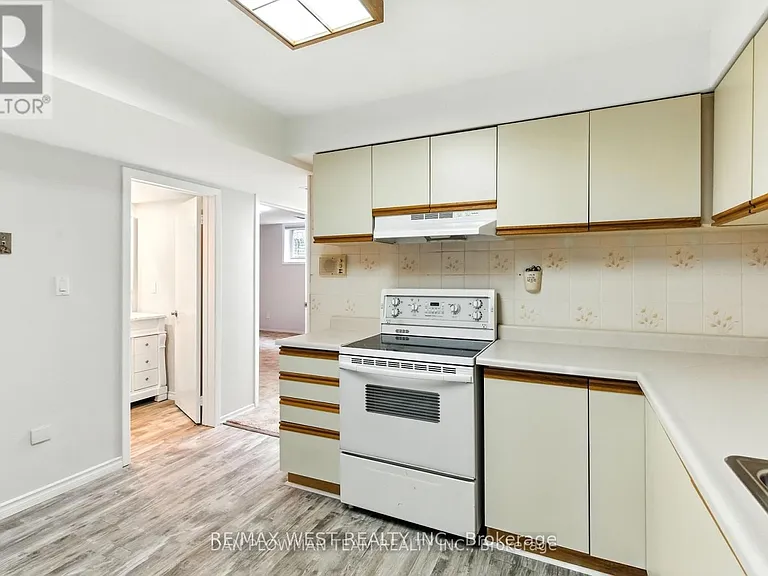 83 Sherwood Rd E #2 — Photo 3