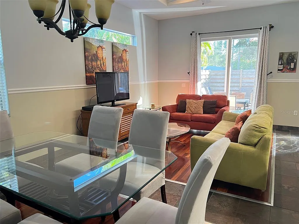 3 bed, 2.0 bath, 1225 sqft, $3,200 — Photo 4