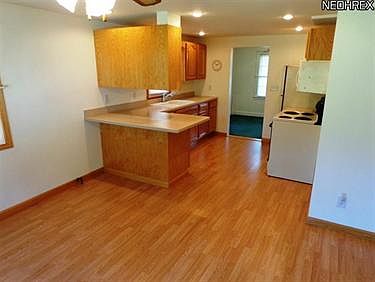 5th image of 4071 N Park Ave