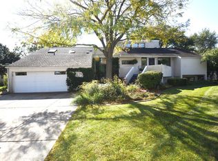 475 Lakeview Cir, Elk Grove Village, IL 60007