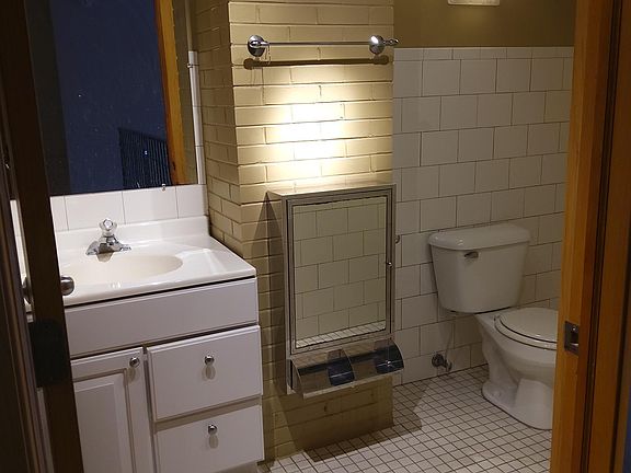 5th image of 127 N Wyman St APT 2
