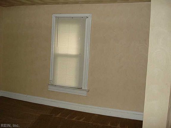 4th image of 933 Oaklawn Ave #B
