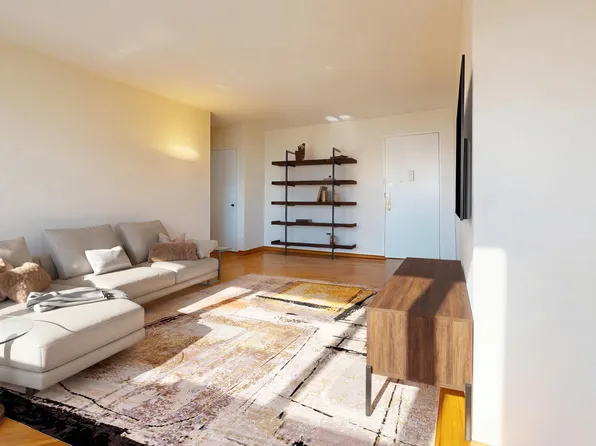 2932 West Fifth Street image 2 of 14