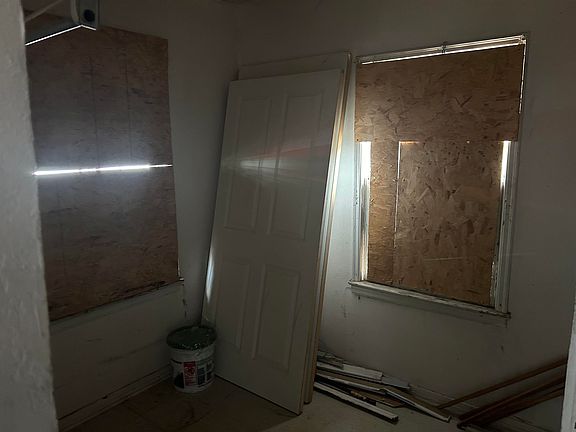 3rd image of 2409 W 4th