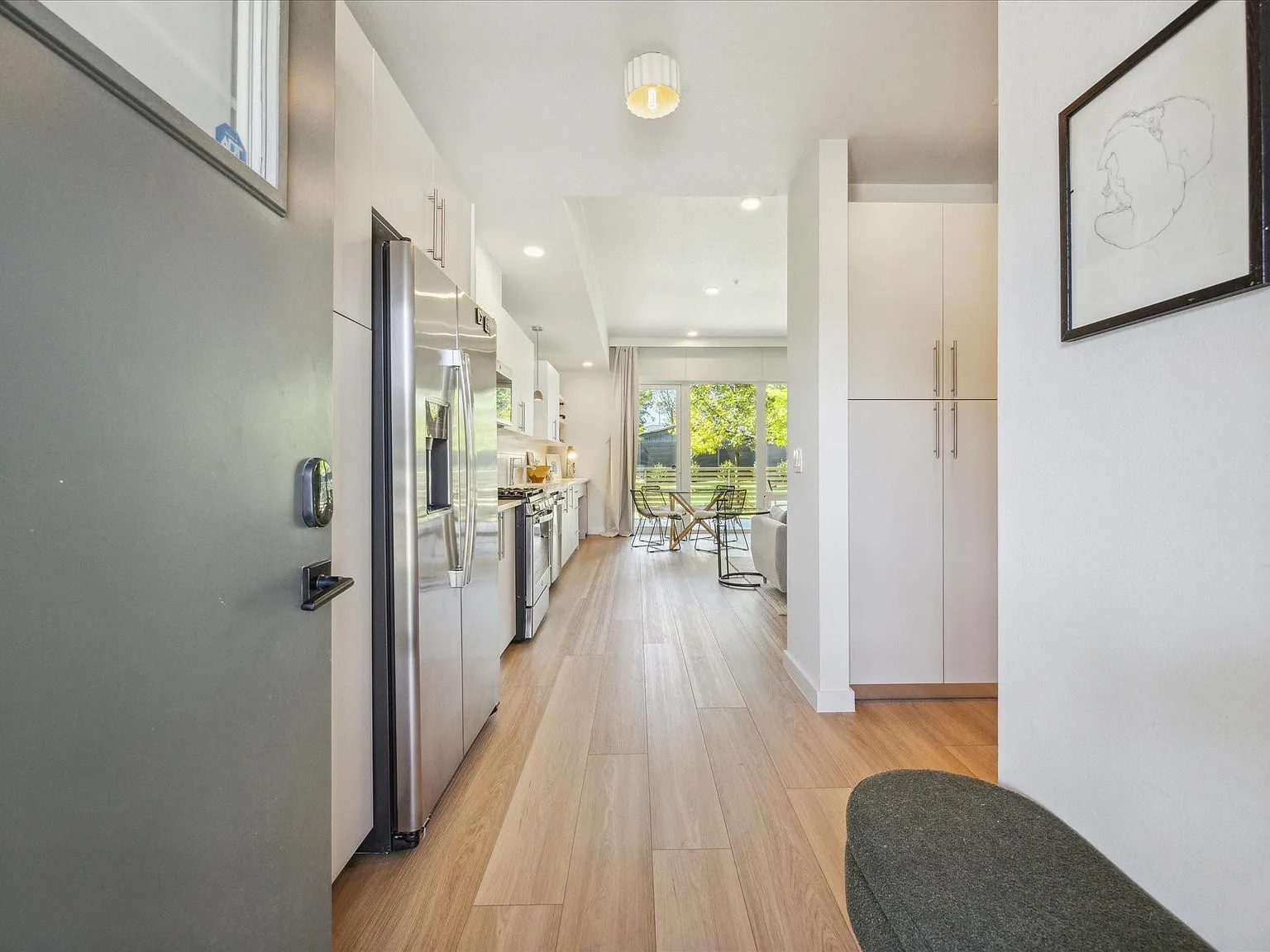 2 bed, 2.0 bath, 1227 sqft, $3,000 — Photo 3