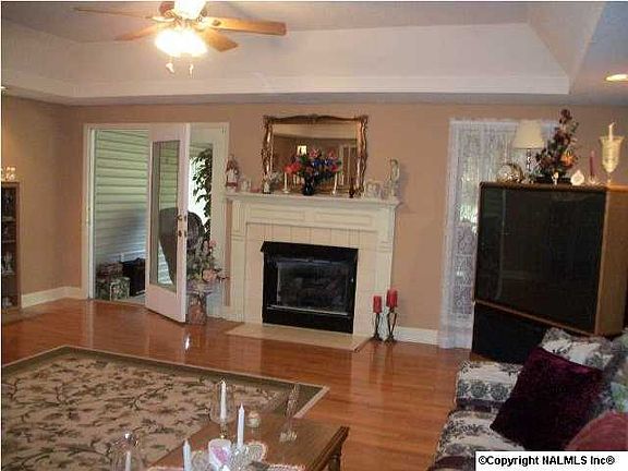 2nd image of 104 Sweetwater Dr