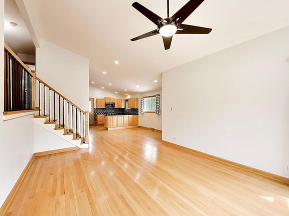 3rd image of 107 S Weller Ln