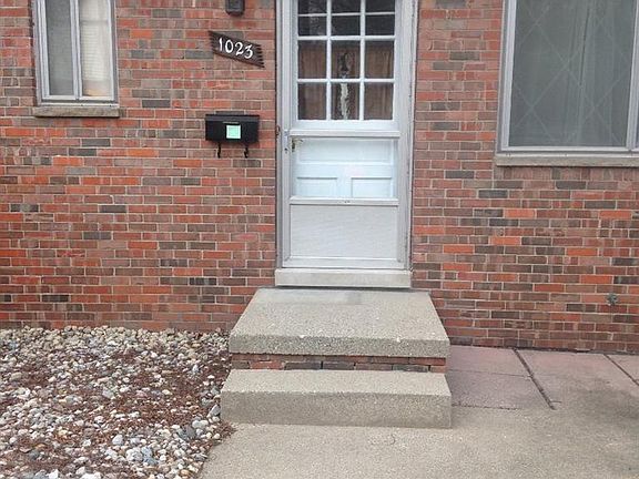 3rd image of 1023 N Terrace Ln