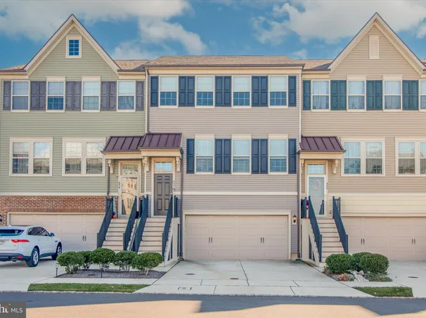 452 Tall Oaks Dr, Warminster, PA 18974