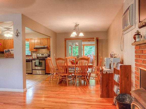 3rd image of 47 Long Meadow Dr