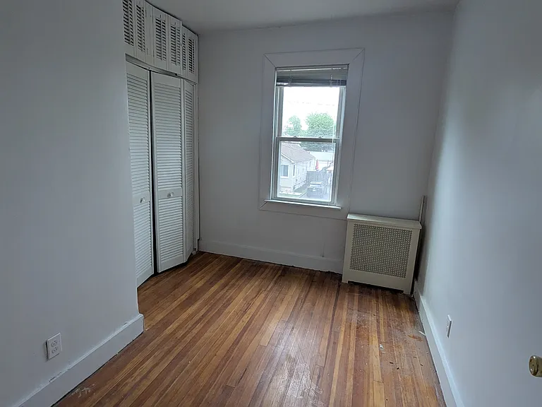 507 W Henry St — Photo 12