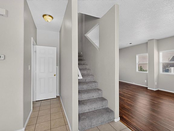 4th image of 979 Dry Creek Ct NE