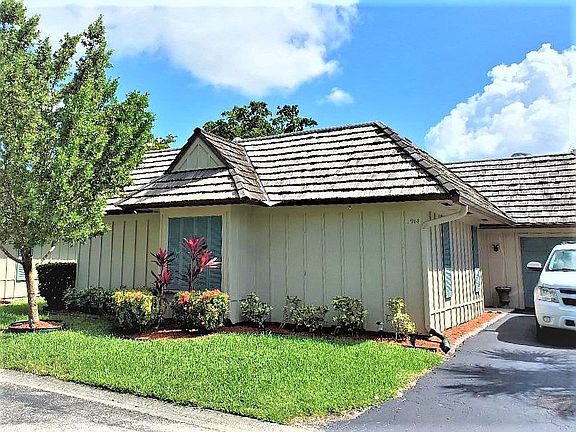 3rd image of 1914 Coquina Way