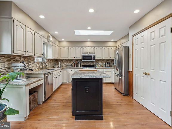 2nd image of 5107 Cannon Bluff Dr