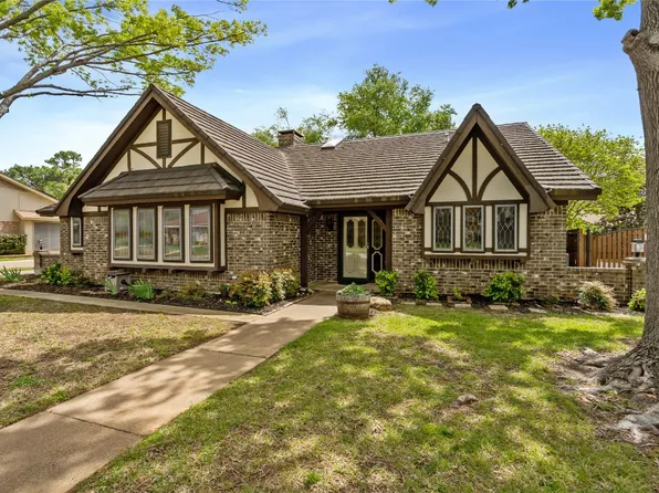 229 Hillview Dr, Hurst, TX 76054