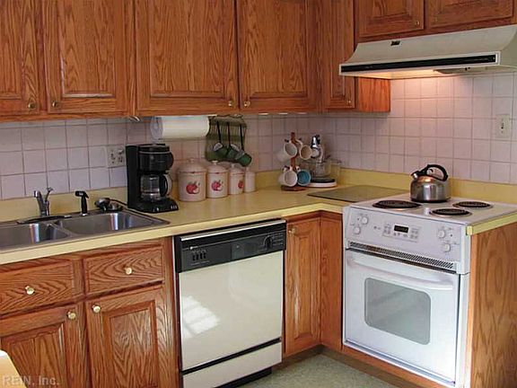 3rd image of 613 Virginius Dr
