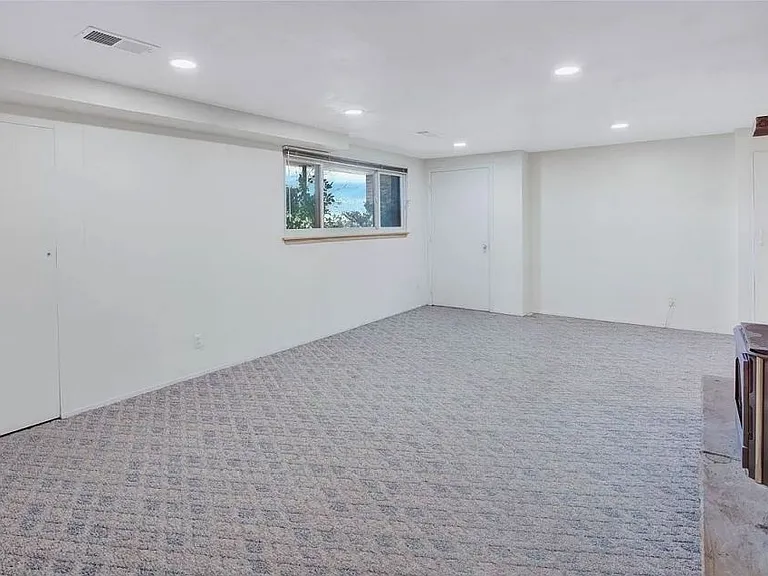 2895 E Oakridge Dr — Photo 5