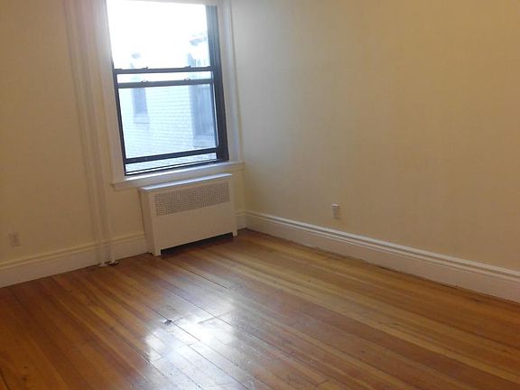2nd image of 37 Carlton St #10FR