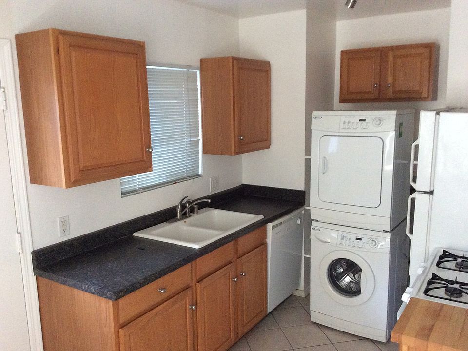 2nd image of 1106 Victoria St APT B