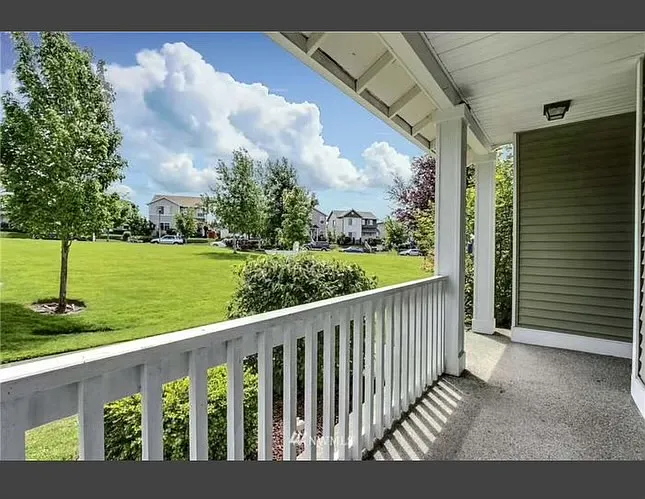 3 bed, 2.5 bath, 1716 sqft, $2,750 — Photo 2