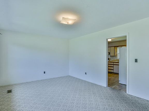 4th image of 1306 Clearview Dr