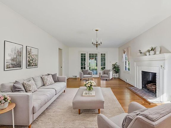 4th image of 2935 Ravenwood Dr