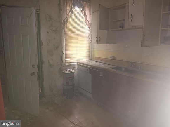 5th image of 2909 Presstman St