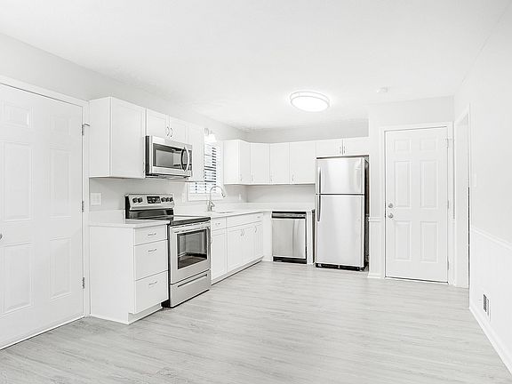 5th image of 427 Summerville Dr