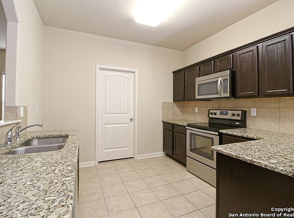 3rd image of 2821 Mistywood Ln