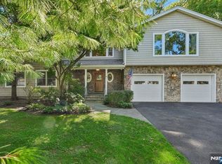 74 Lakeshore Drive, Oakland, NJ 07436