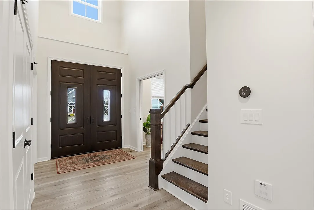 6 bed, 3.5 bath, 2696 sqft, $5,995 — Photo 4