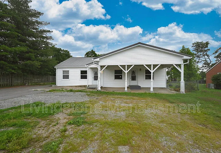 872 W Albert Gallatin Ave — Photo 1