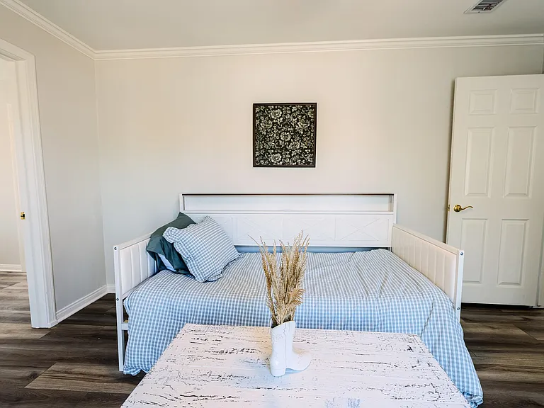 4475 Barnard St — Photo 30