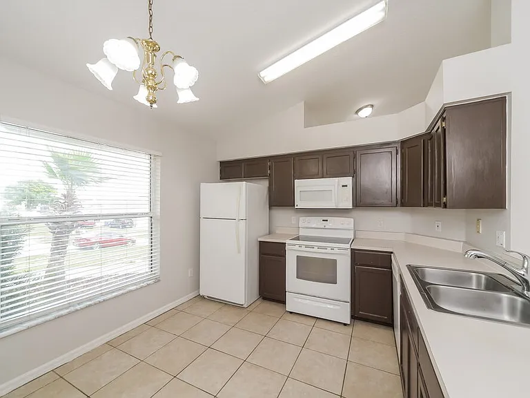 918 Palm Forest Ln — Photo 9