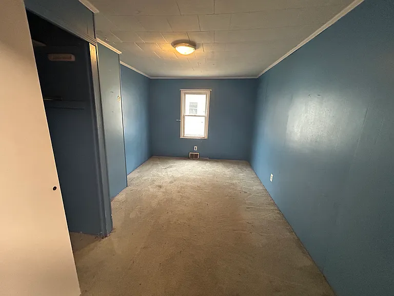 215 S Jackson St — Photo 6