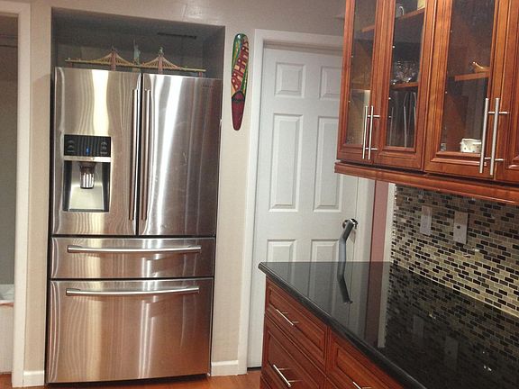 4th image of 208 Linda Ln