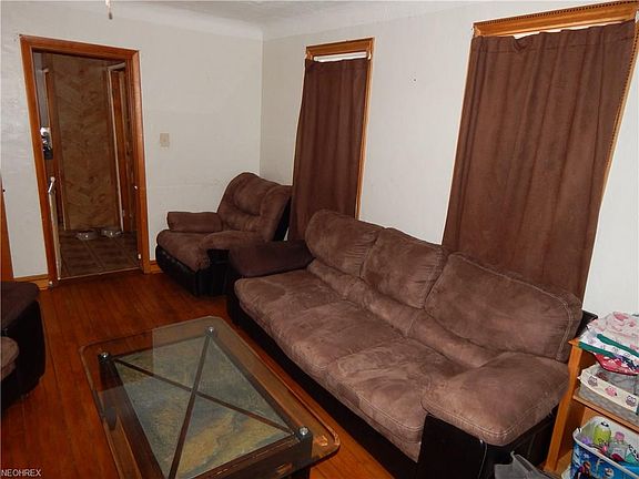 2nd image of 3608 Sackett Ave