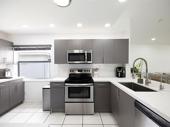 5th image of 2737 SW 177th Ave