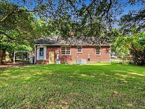 5th image of 1916 Calhoun Dr.