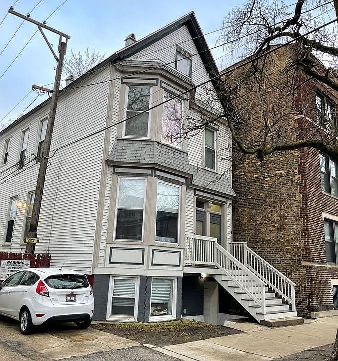 1st image of 1110 W Newport Ave APT 2