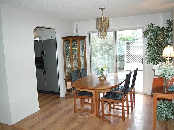 3rd image of 18443 Occidental Ave S
