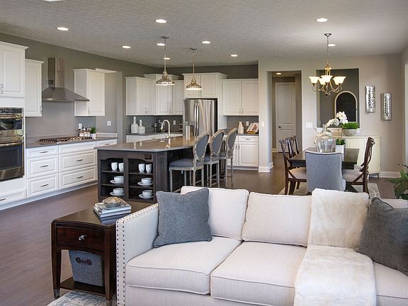 3rd image of 322 Clubhouse Dr