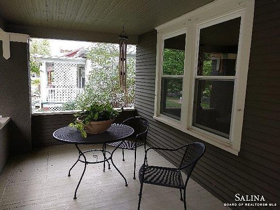 4th image of 925 Highland Ave