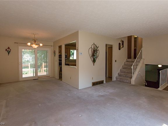 3rd image of 8563 Fairlane Dr