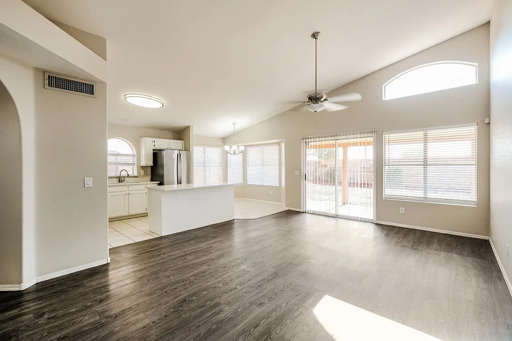 4 bed, 2.0 bath, 1899 sqft, $2,185 — Photo 4
